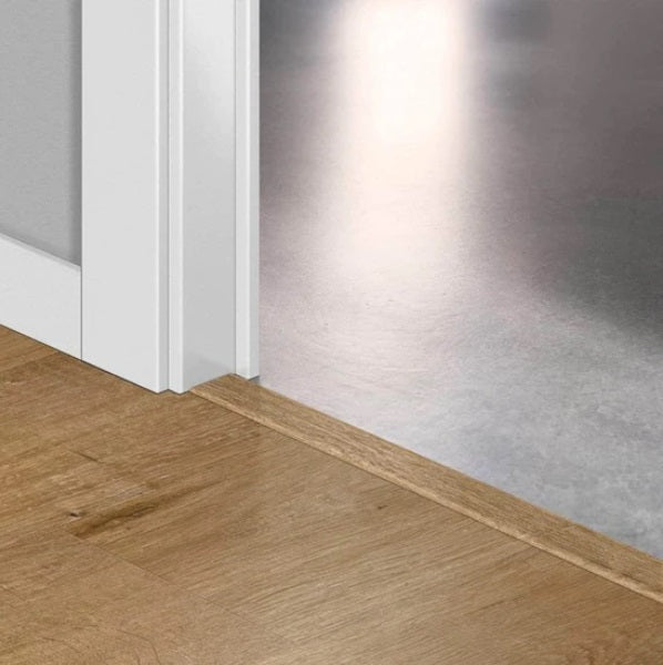Лайстна PVC Incizo 40104 Дъб памук натурален QSVINCP400104 2.00м