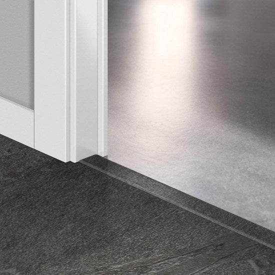 Лайстна PVC Incizo 40035 Черна слюда QSVINCP40035 2.00м