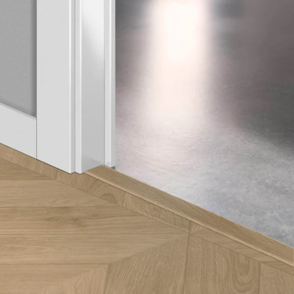 Лайстна MDF Incizo 4160 Шеврон Дъб светлокафяв QSINCP04160 2.15м