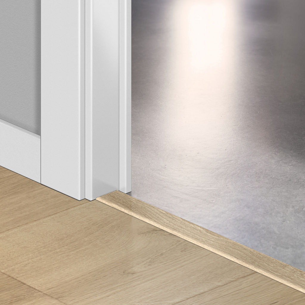 Лайстна MDF Incizo 3550 Дъб пустинен натурален светъл QSINCP03550 2.15м