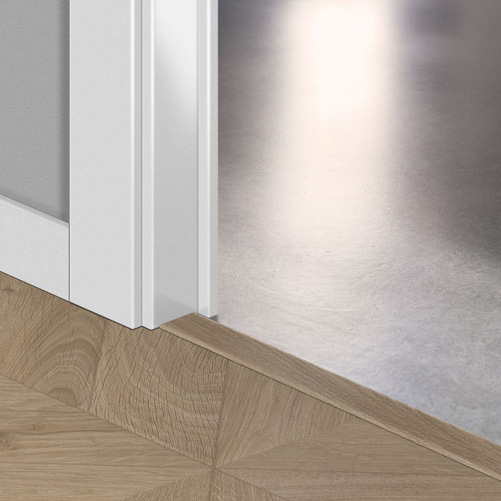 Лайстна MDF Incizo 4164 Шеврон дъб светлокафяв QSINCP04164 2.15м
