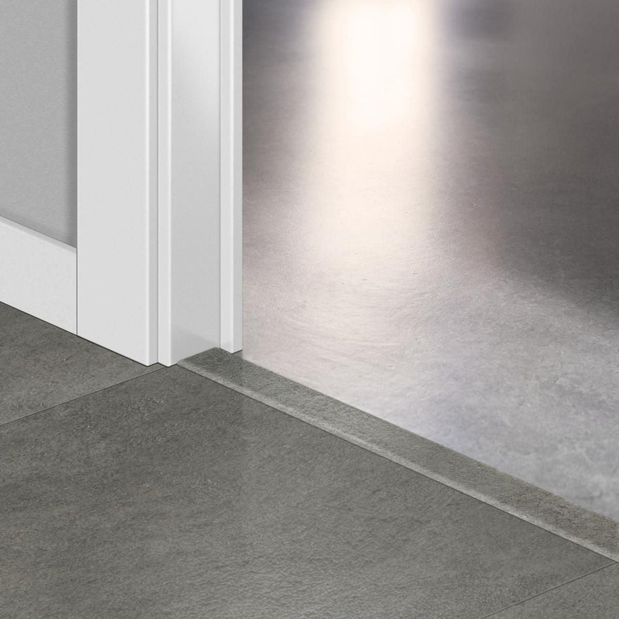 Лайстна PVC Incizo 40051 Тъмносив бетон QSVINCP40051 2.00м