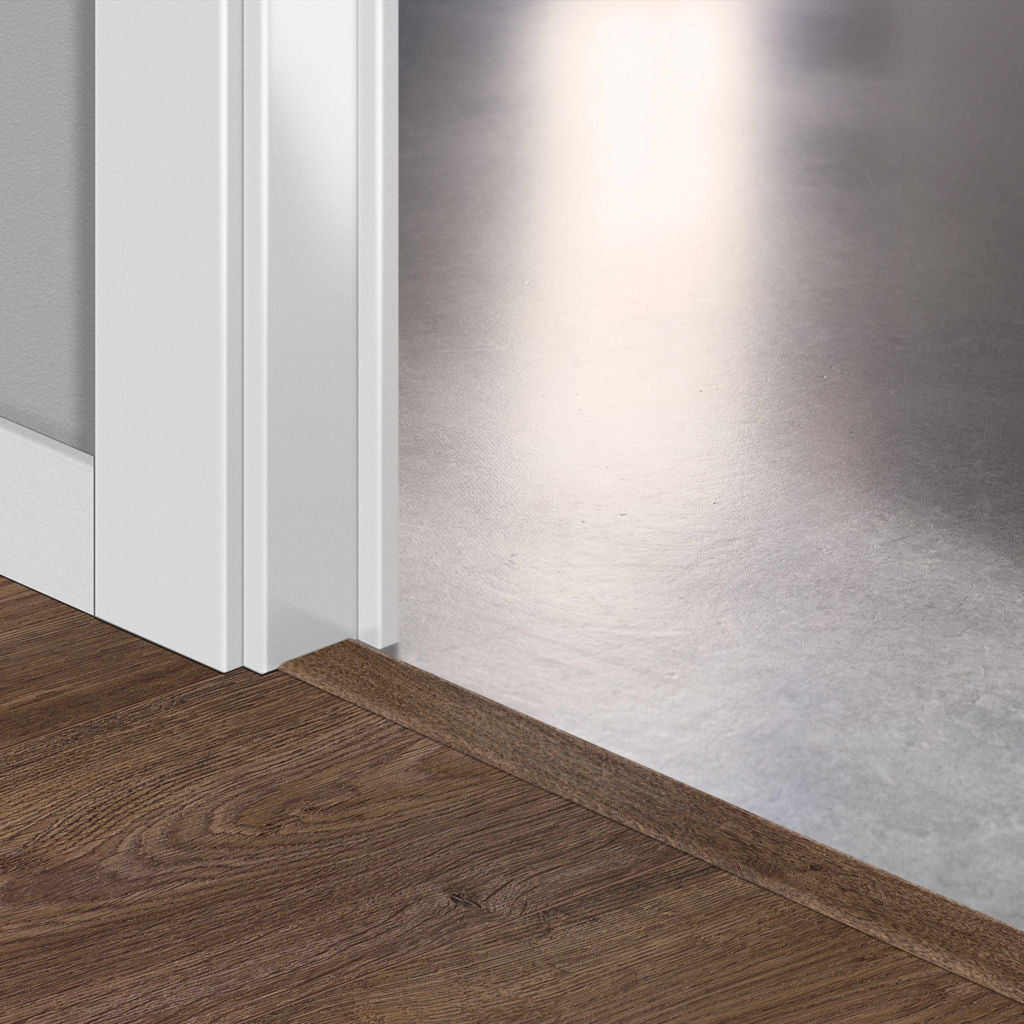 Лайстна PVC Incizo 40199 Дъб есен шоколад QSVINCP40199 2.00м